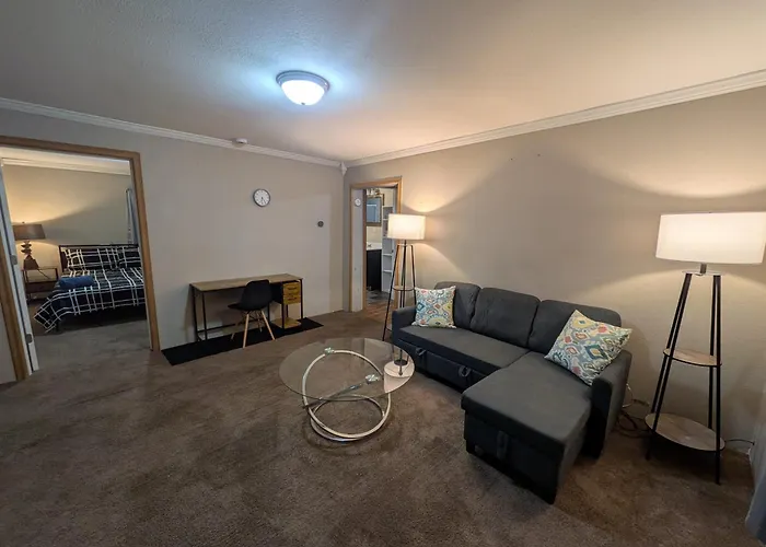 2-bedroom House Close To Marathon *