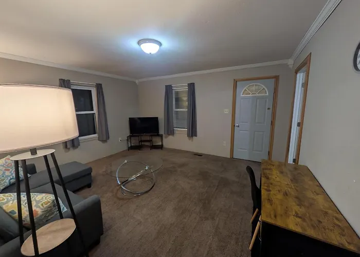 2-bedroom House Close To Marathon