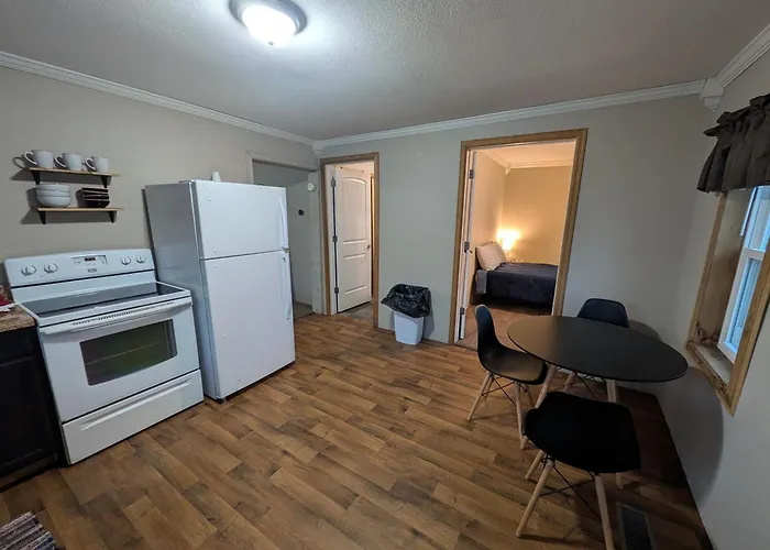 2-bedroom House Close To Marathon * Robinson