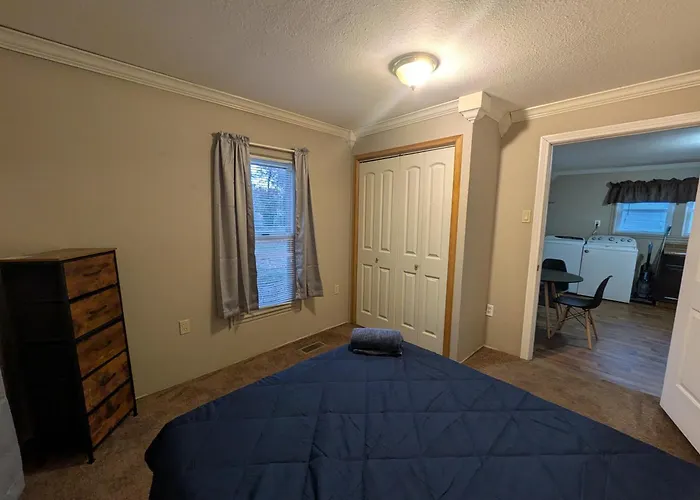 Дом отдыха 2-bedroom House Close To Marathon Robinson
