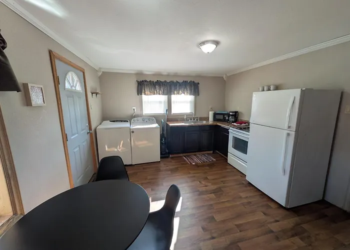 2-bedroom House Close To Marathon * Robinson