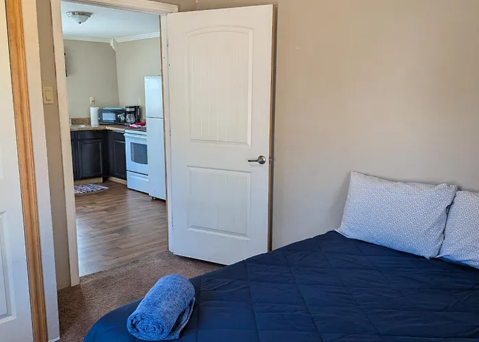 2-bedroom House Close To Marathon Robinson